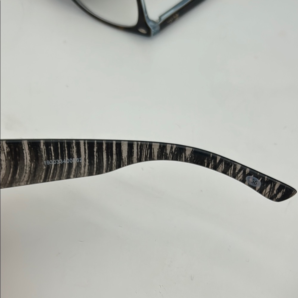 Rectangular Frame Black Patterned Sunglasses - Picture 6 of 8